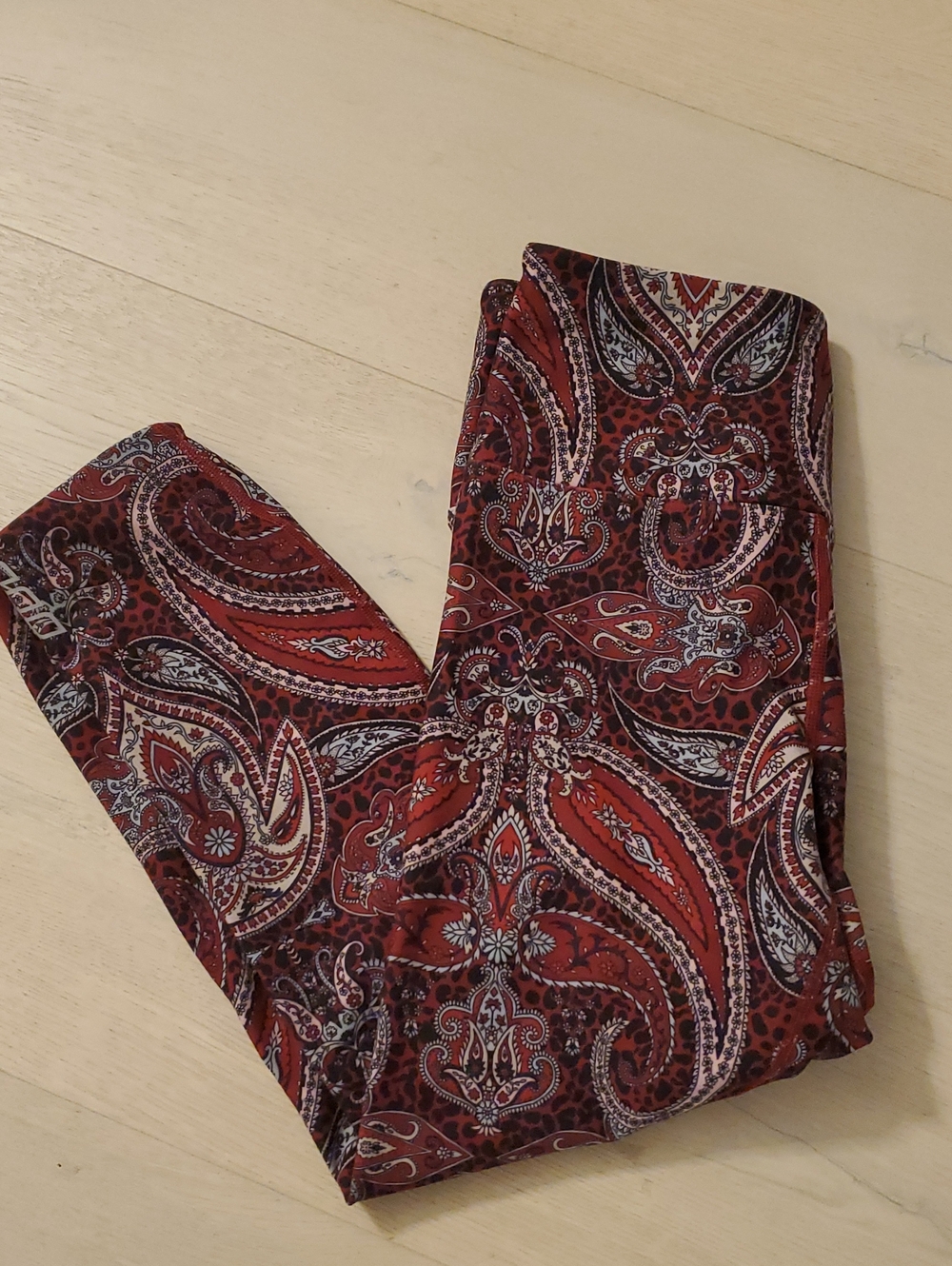 Lorna Jane-Velvety Soft Paisley leggings in beautiful Fall colors